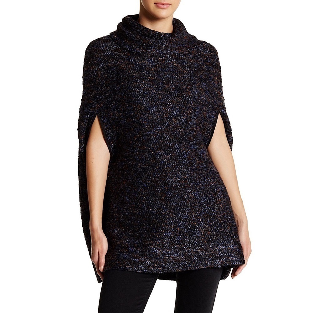 Romeo & Juliet Couture Poncho Women's Size S Navy Turtleneck Short Sleeve Knit